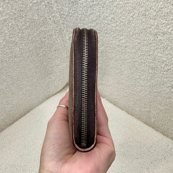 Celine Macadam Vintage Long Zippy Wallet - Picture 7 of 8